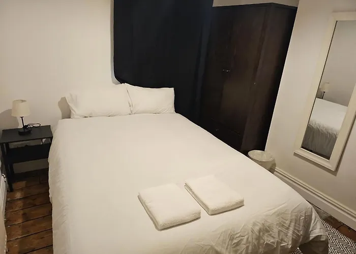 Charming Room By Gloucester Road